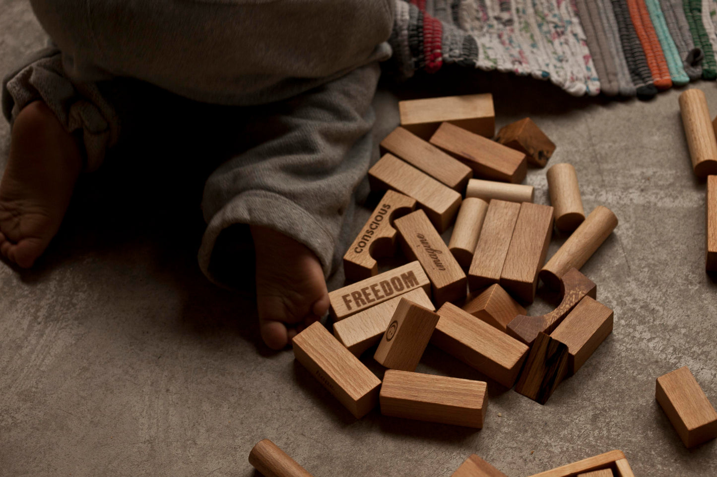 wooden blocks in tray - natural 30pcs