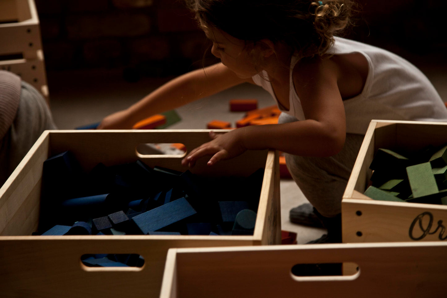 wooden blocks in tray - rainbow 30pcs