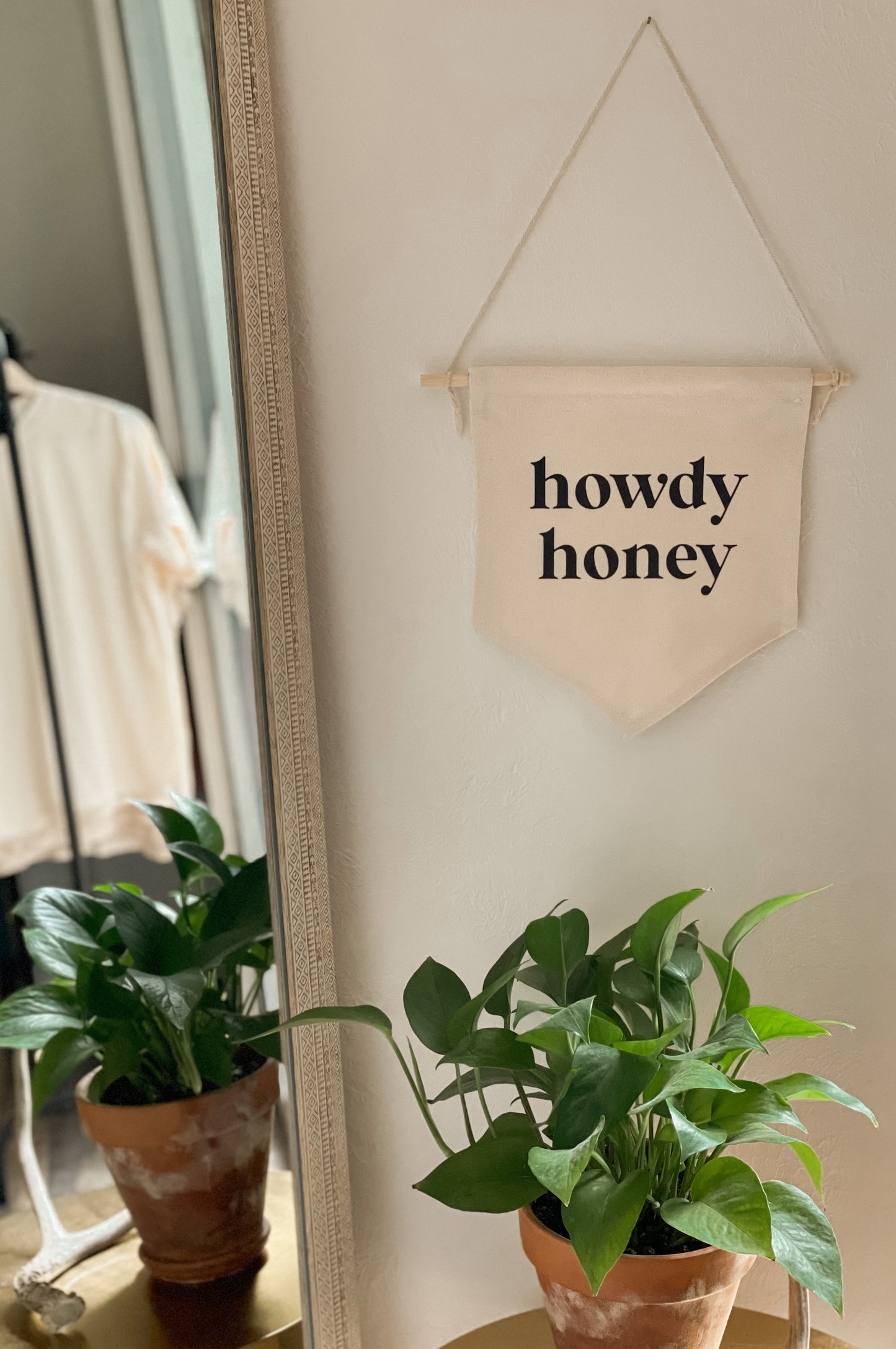 howdy honey canvas wall hanging